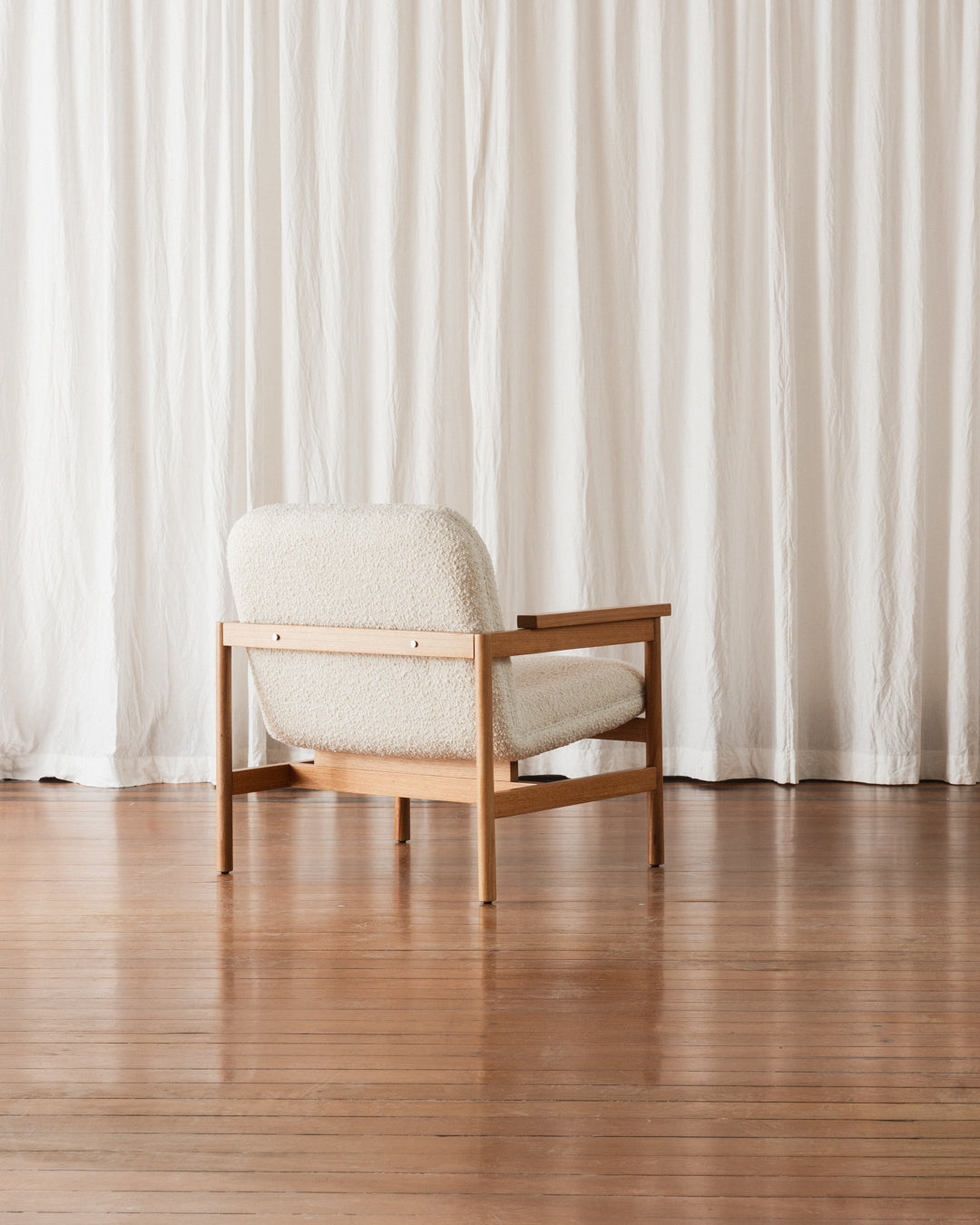 Poltrona com braços Lourdes – Estofada