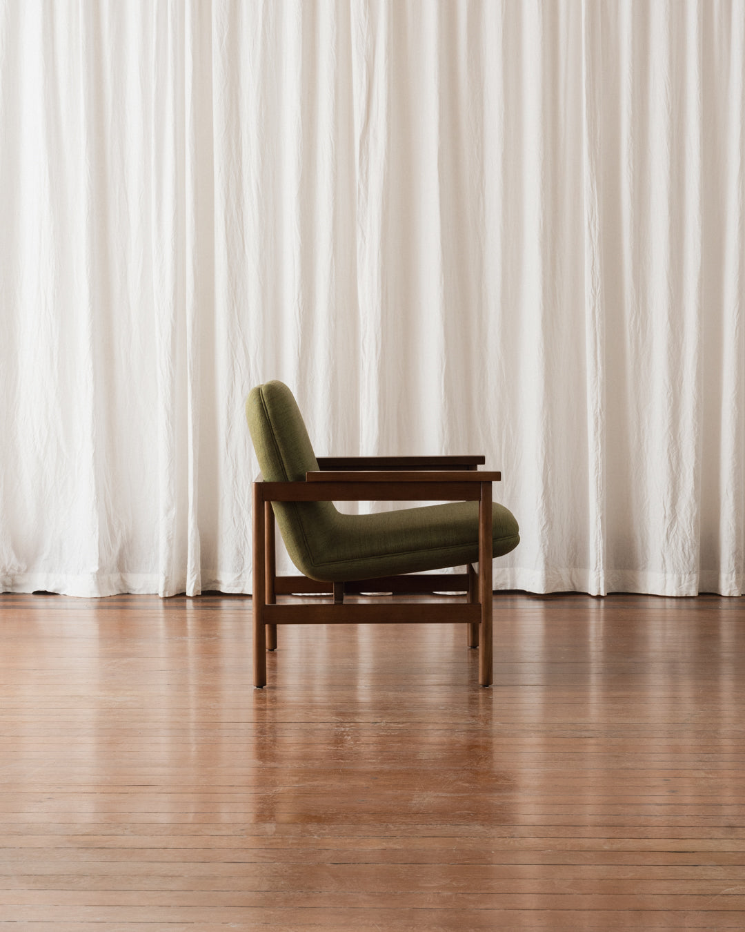 Poltrona com braços Lourdes – Estofada