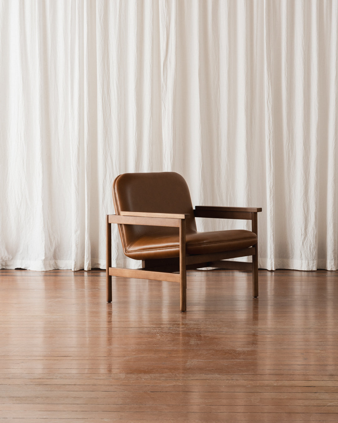 Poltrona com braços Lourdes – Estofada