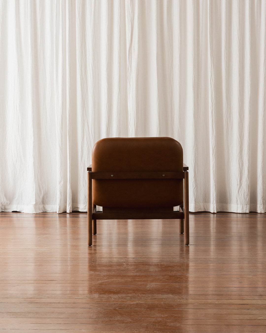 Poltrona com braços Lourdes – Estofada