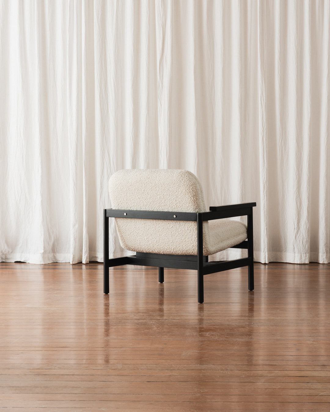 Poltrona com braços Lourdes – Estofada