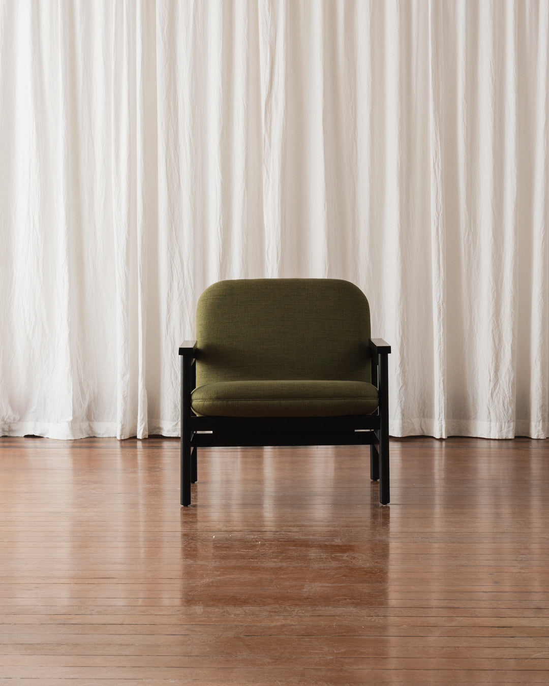 Poltrona com braços Lourdes – Estofada