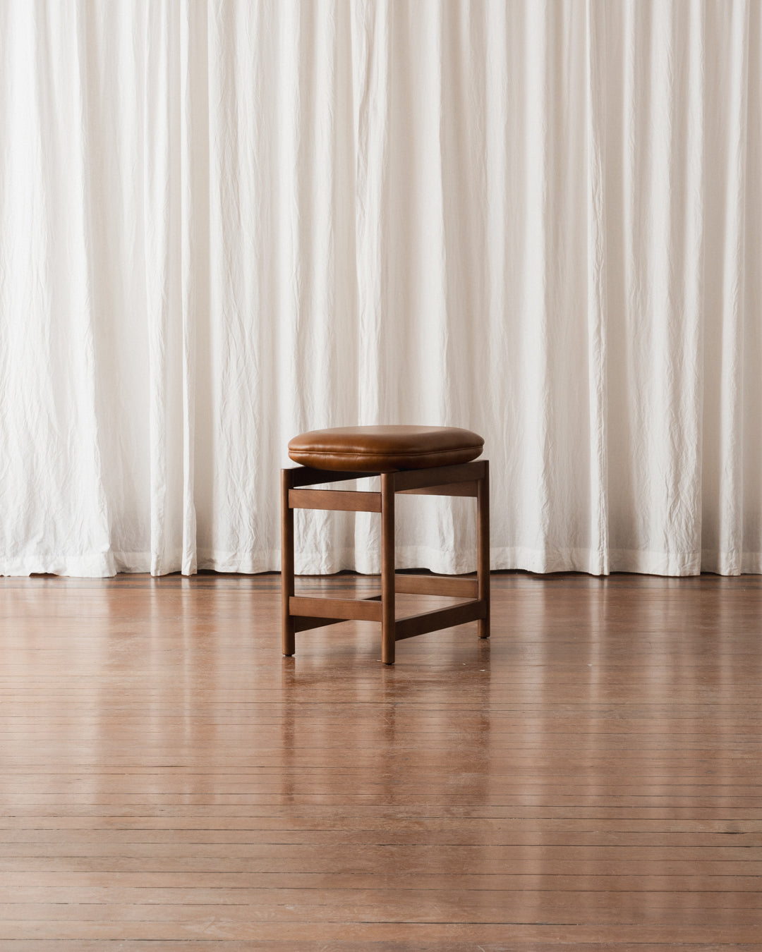 Banqueta Lourdes - Estofada (Em estoque)