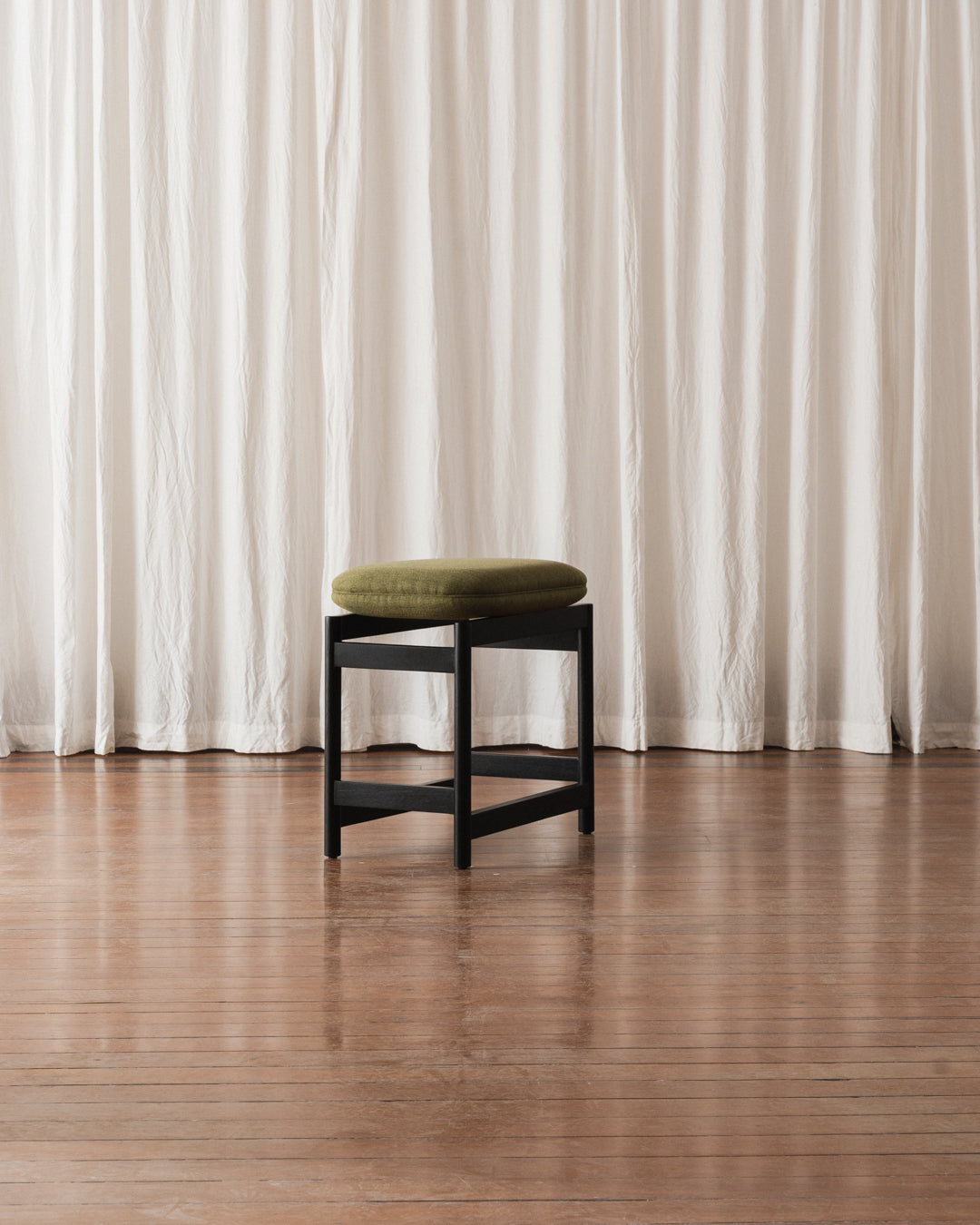 Banqueta Lourdes - Estofada (Em estoque)