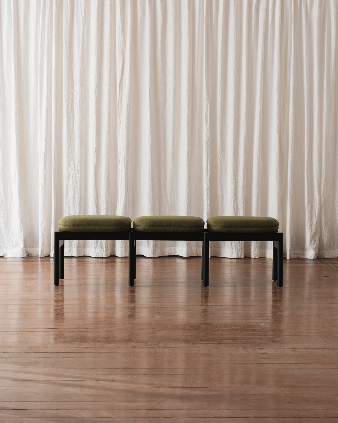 Banco 3 lugares - Estofado (Em estoque)