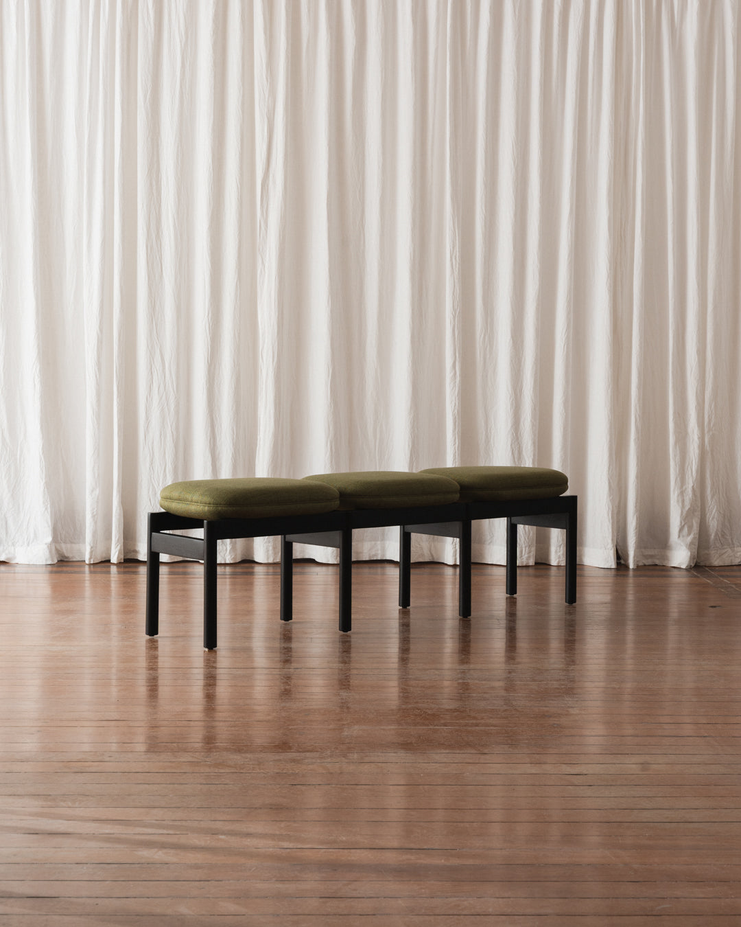 Banco 3 lugares - Estofado (Em estoque)