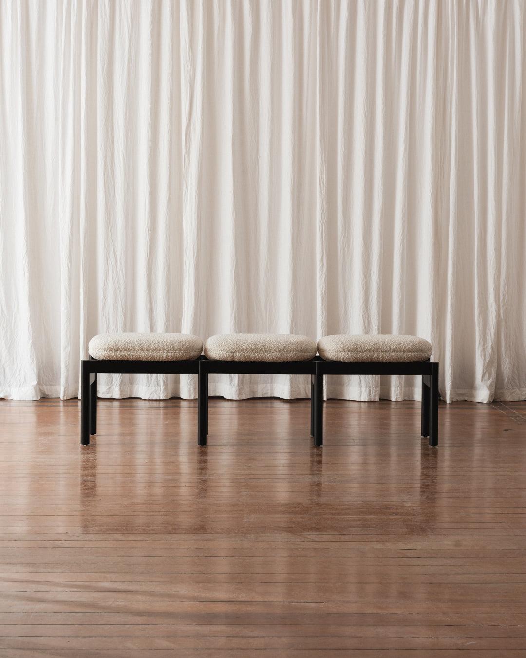 Banco 3 lugares - Estofado (Em estoque)