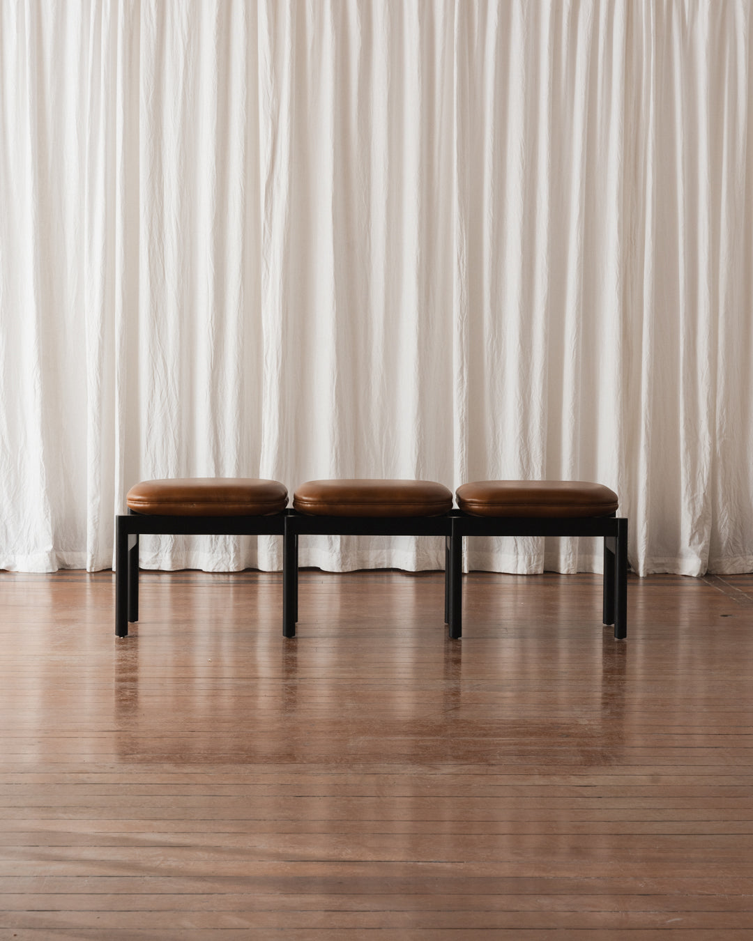 Banco 3 lugares - Estofado (Em estoque)