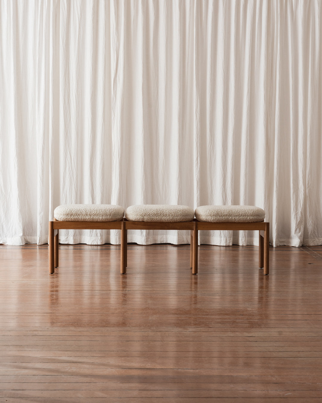 Banco 3 lugares - Estofado (Em estoque)