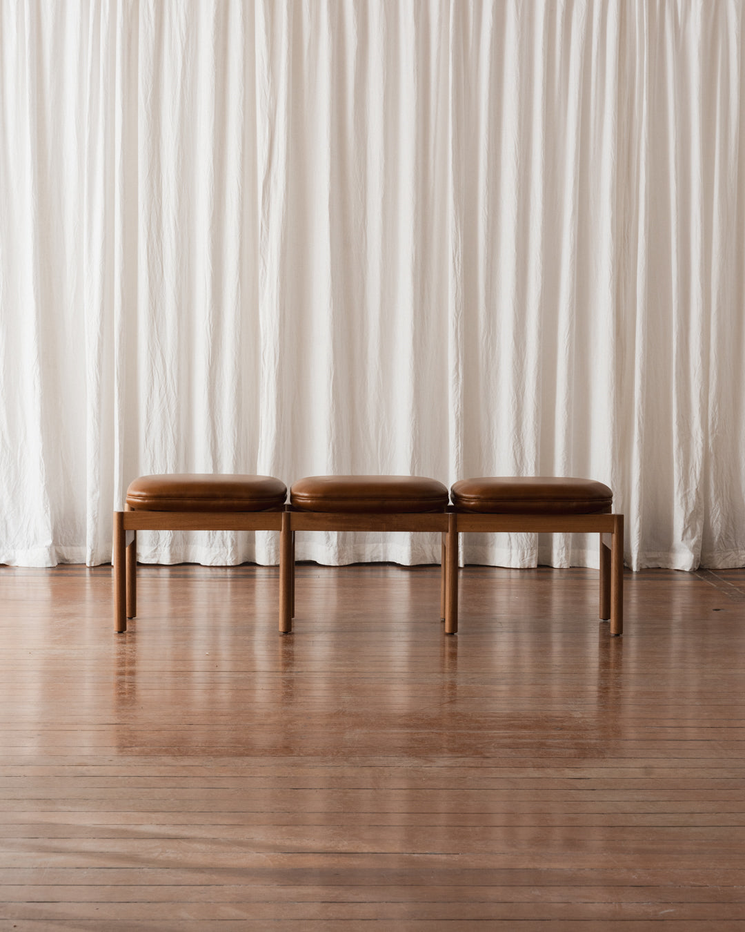 Banco 3 lugares - Estofado (Em estoque)