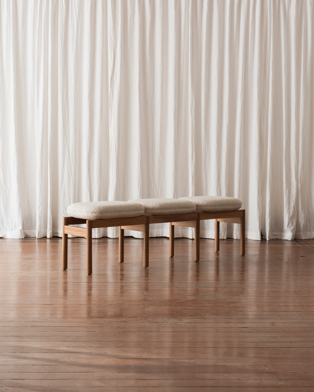 Banco 3 lugares - Estofado (Em estoque)