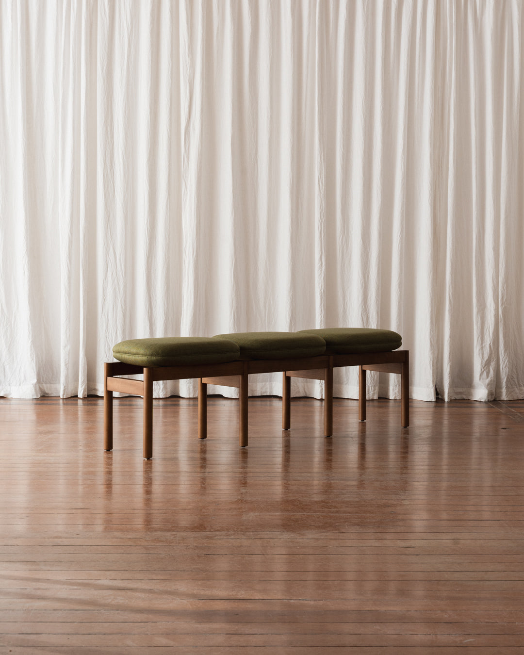 Banco 3 lugares - Estofado (Em estoque)