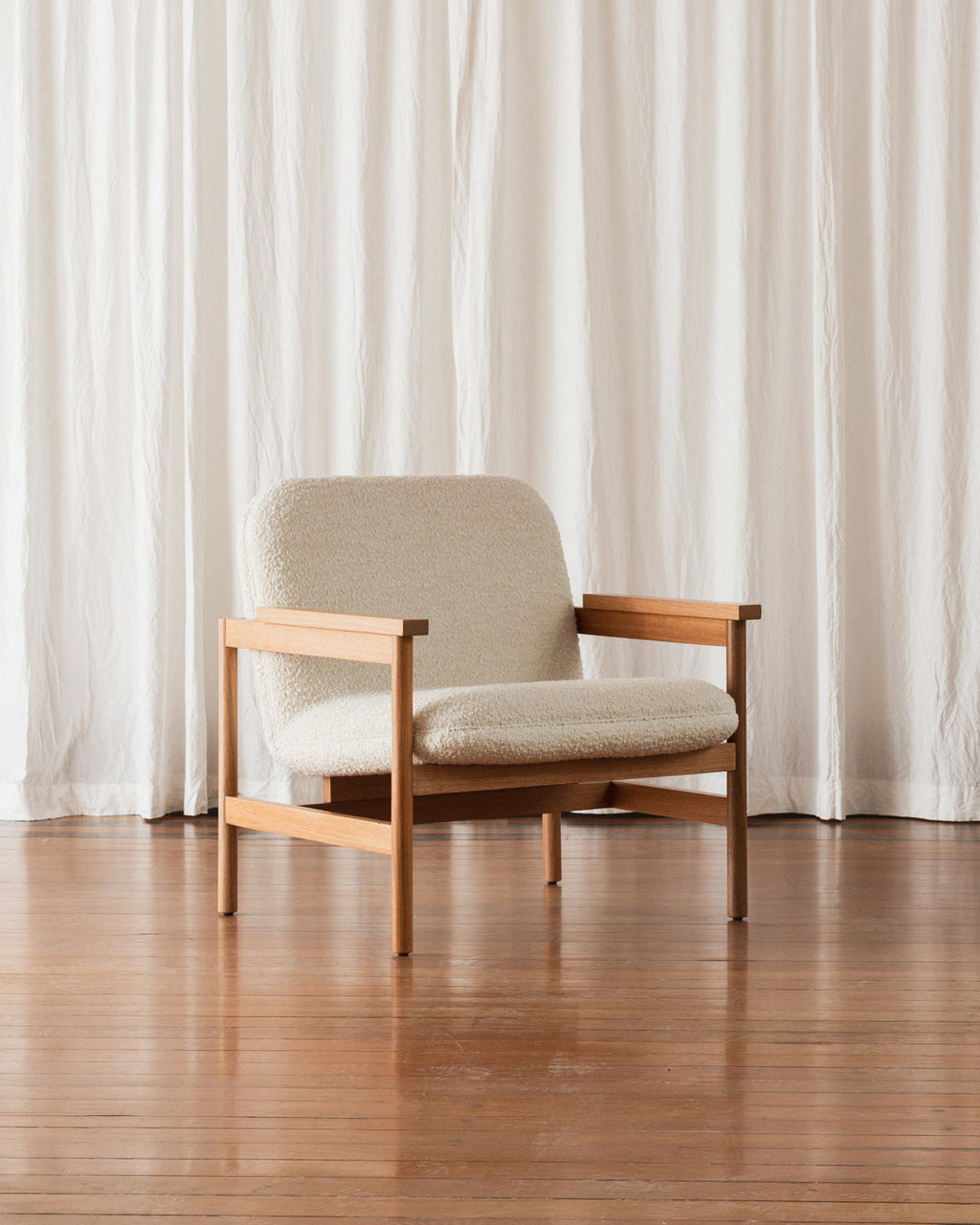 Poltrona com braços Lourdes – Estofada