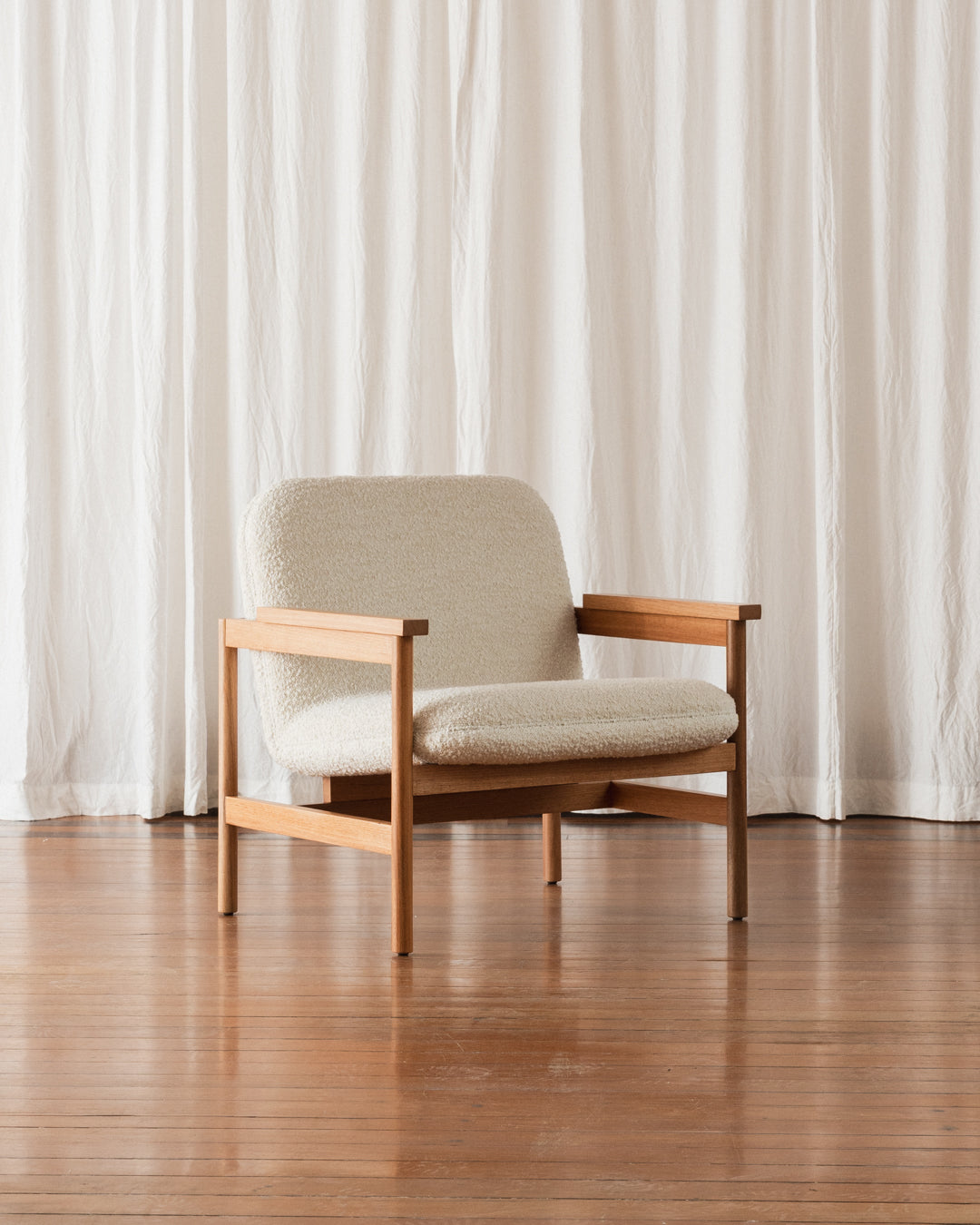 Poltrona com braços Lourdes – Estofada