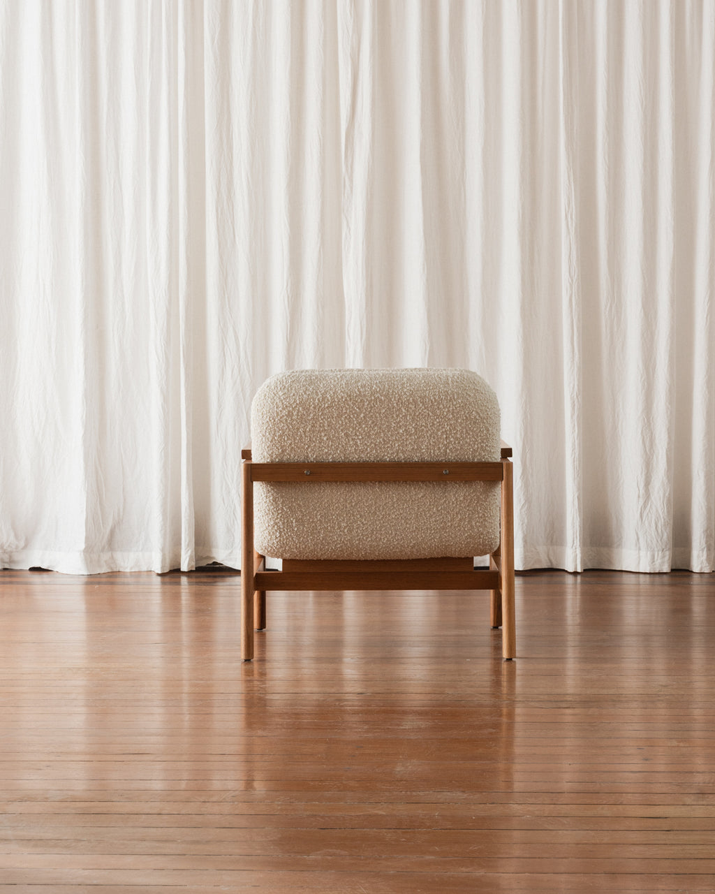 Poltrona com braços Lourdes – Estofada