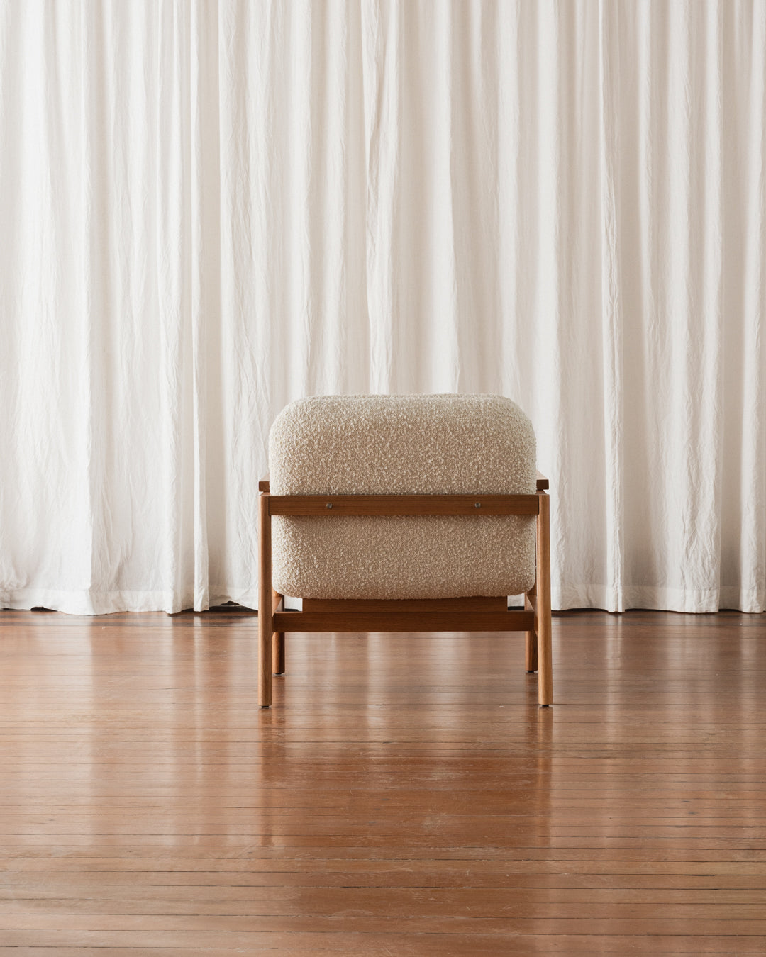 Poltrona com braços Lourdes – Estofada