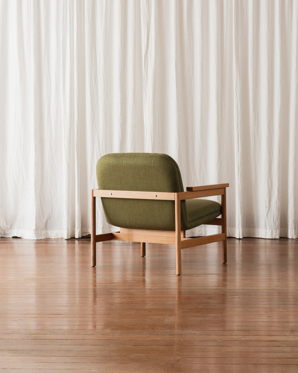 Poltrona com braços Lourdes – Estofada