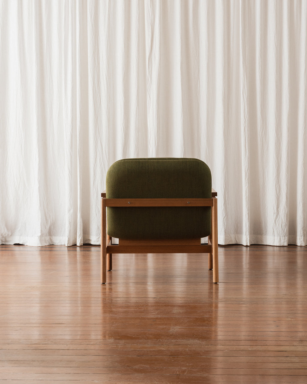 Poltrona com braços Lourdes – Estofada