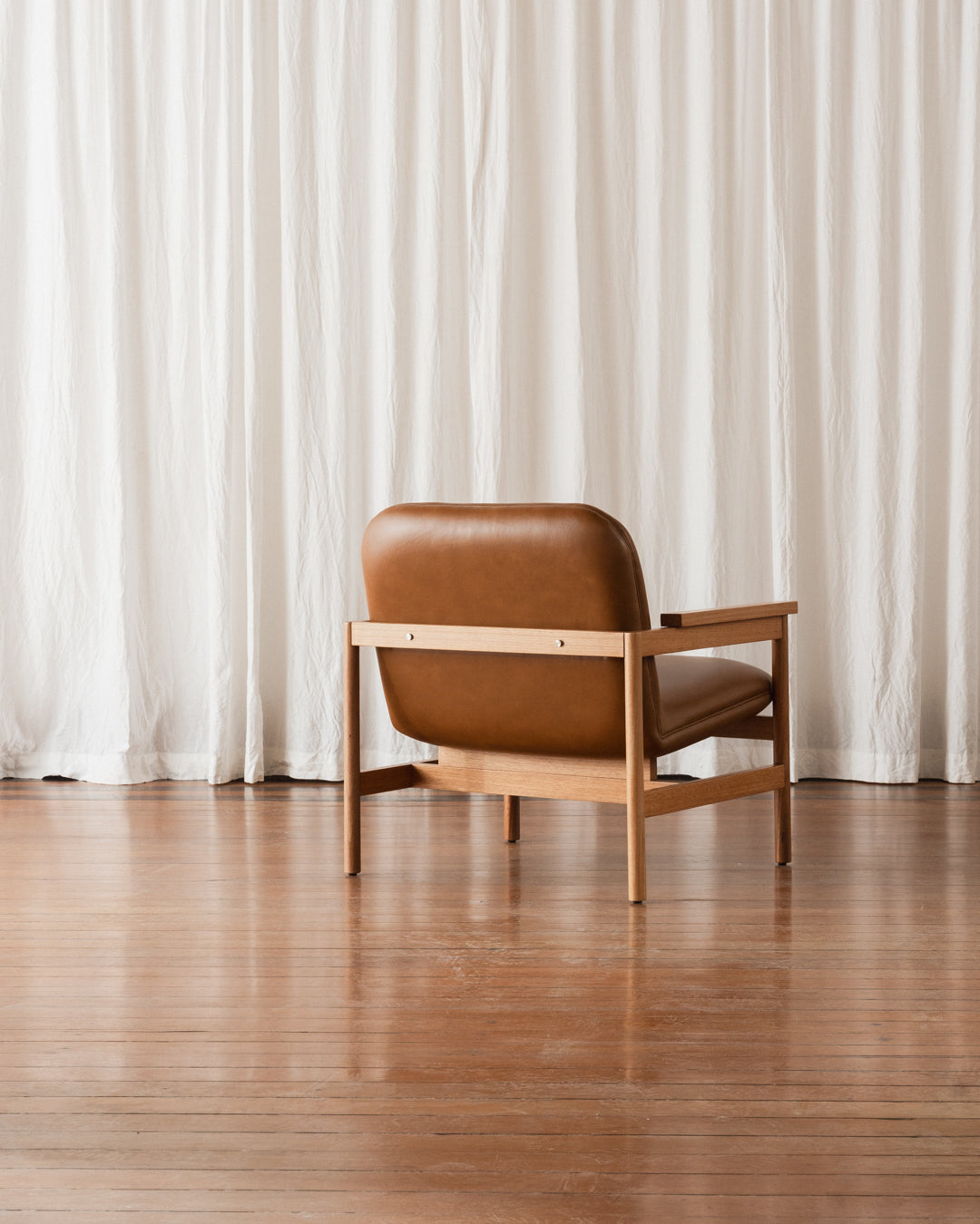 Poltrona com braços Lourdes – Estofada