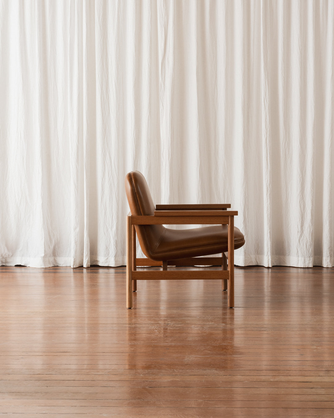 Poltrona com braços Lourdes – Estofada