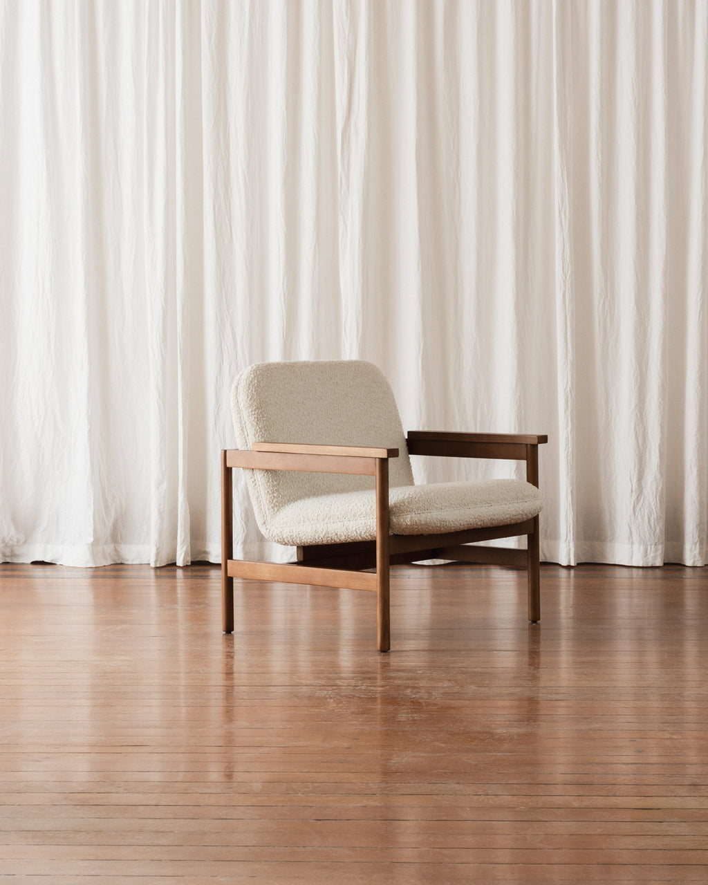 Poltrona com braços Lourdes – Estofada