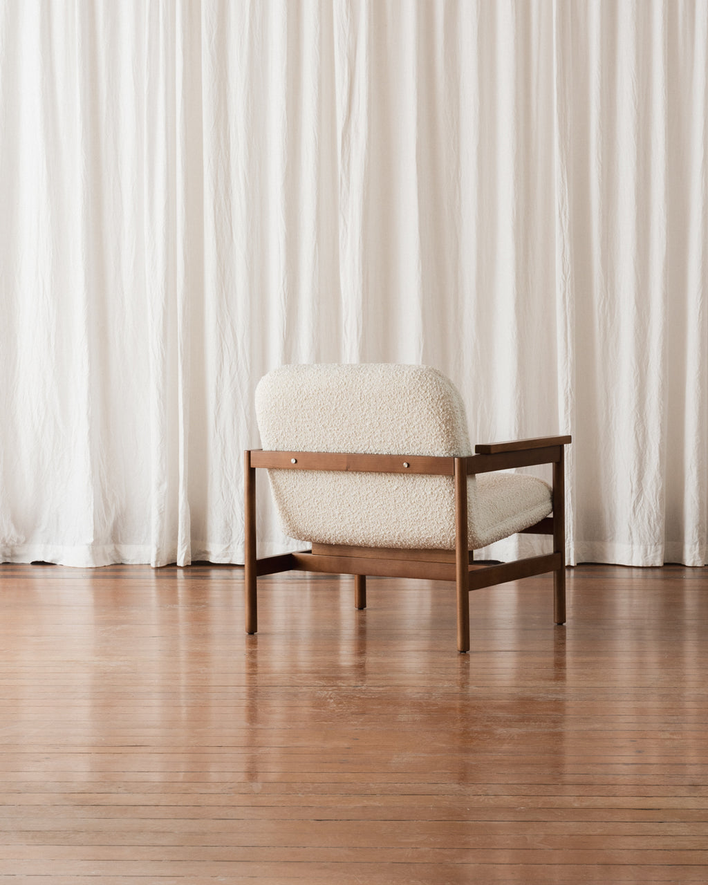 Poltrona com braços Lourdes – Estofada