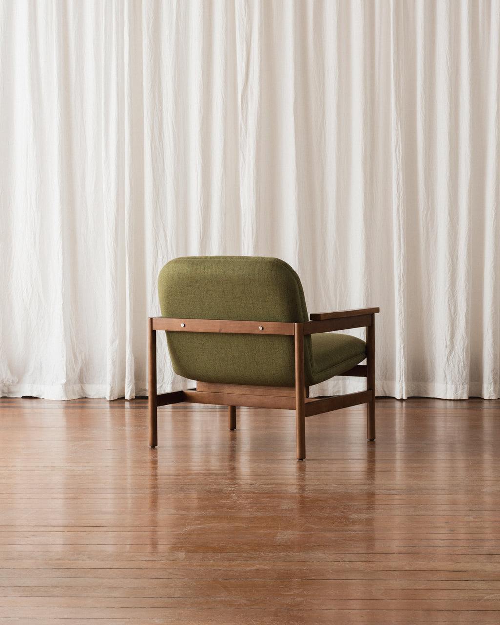 Poltrona com braços Lourdes – Estofada