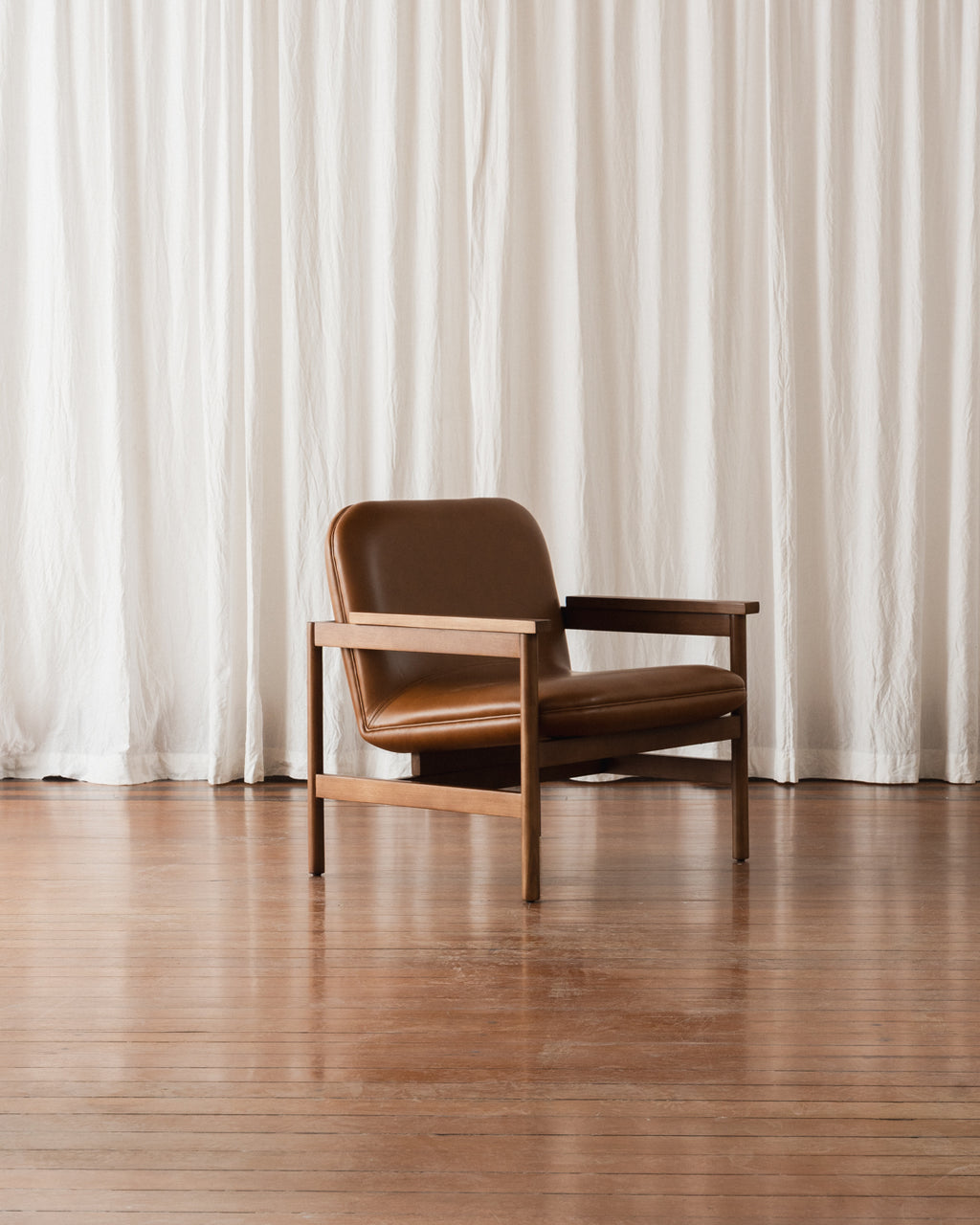 Poltrona com braços Lourdes – Estofada