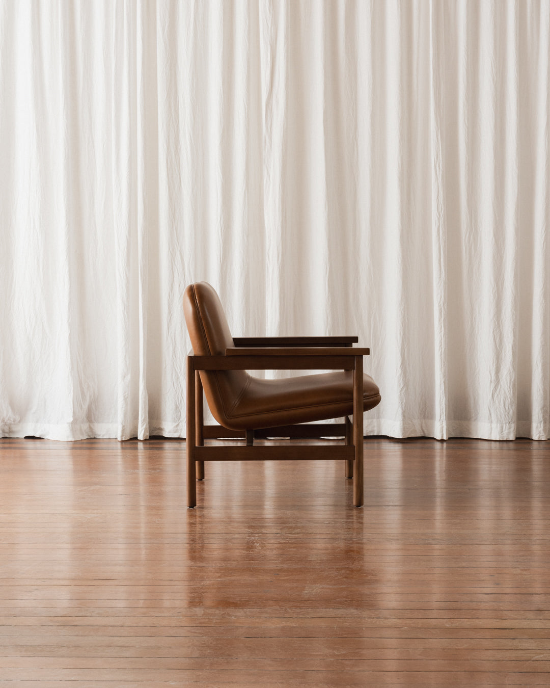 Poltrona com braços Lourdes – Estofada