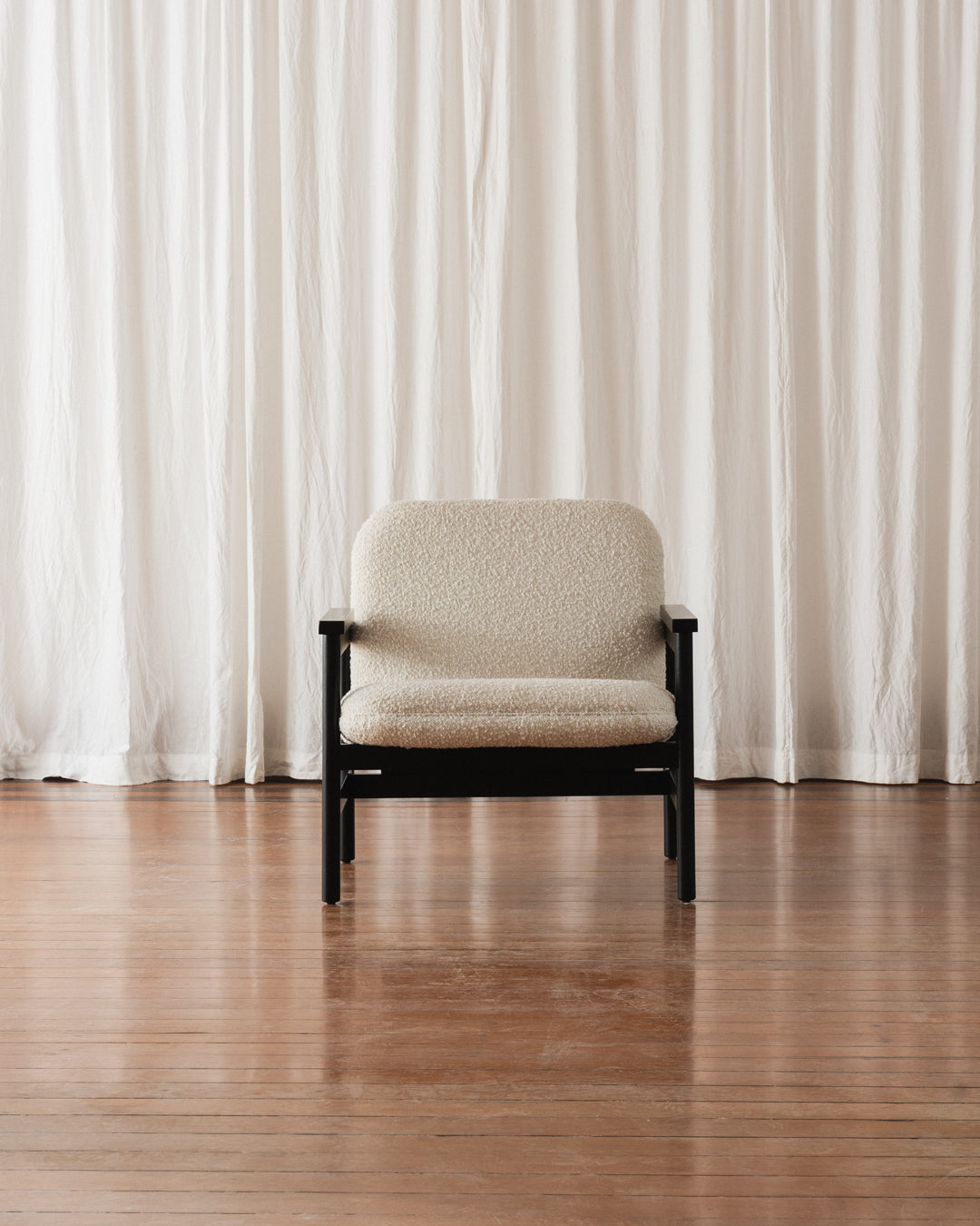 Poltrona com braços Lourdes – Estofada