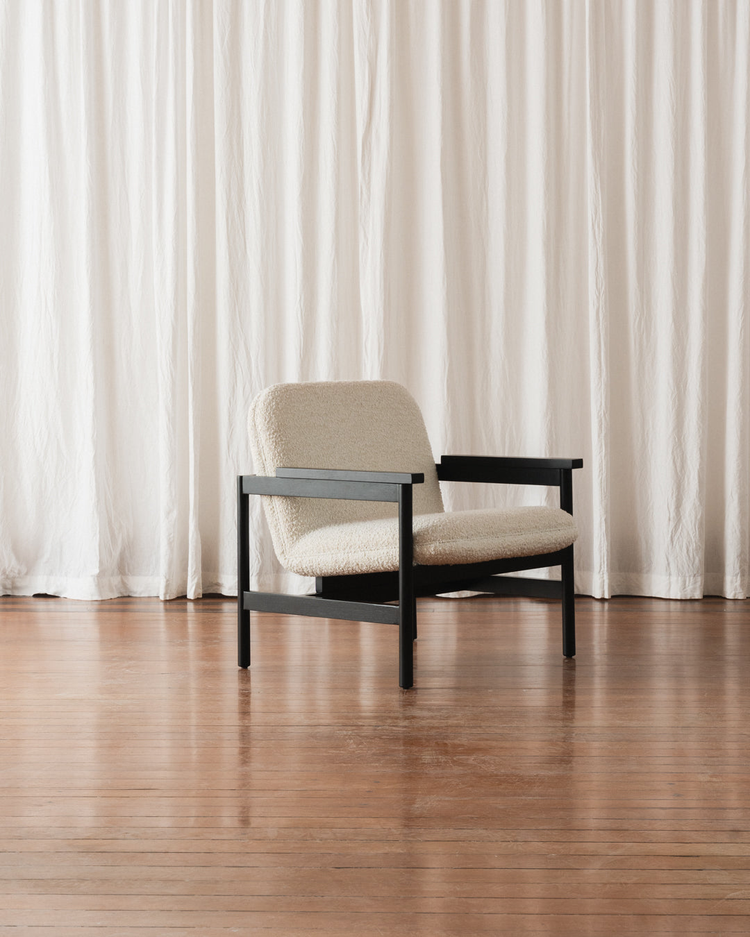 Poltrona com braços Lourdes – Estofada