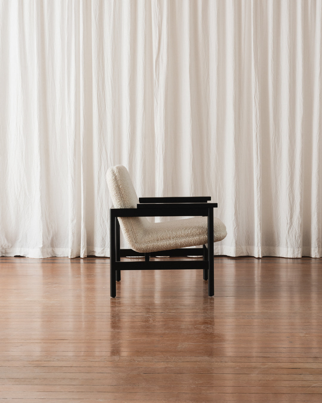 Poltrona com braços Lourdes – Estofada