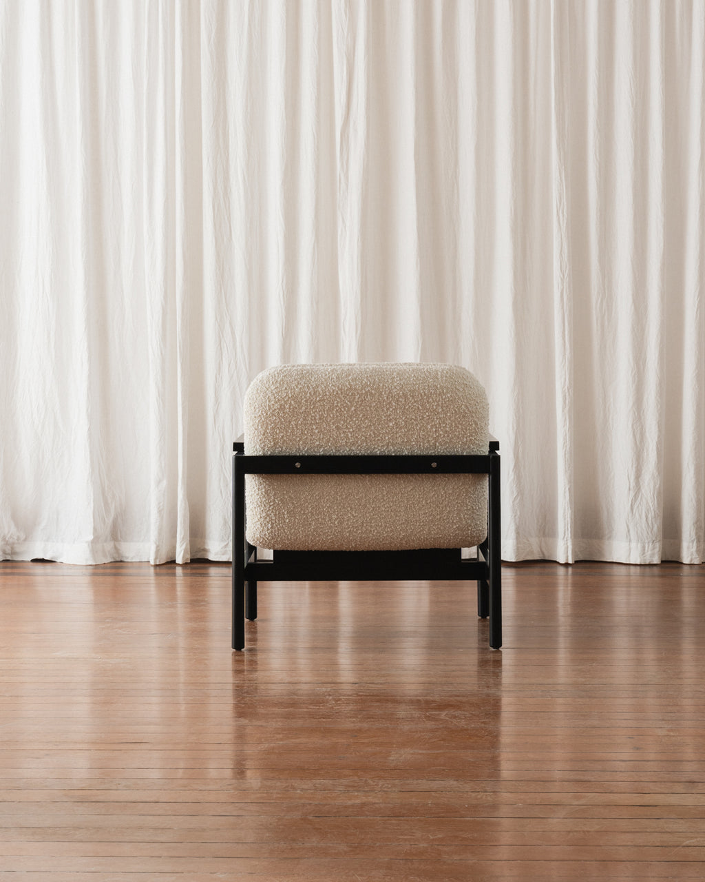 Poltrona com braços Lourdes – Estofada