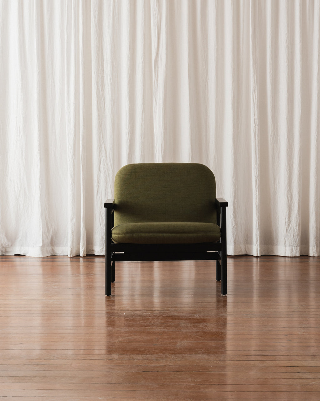 Poltrona com braços Lourdes – Estofada