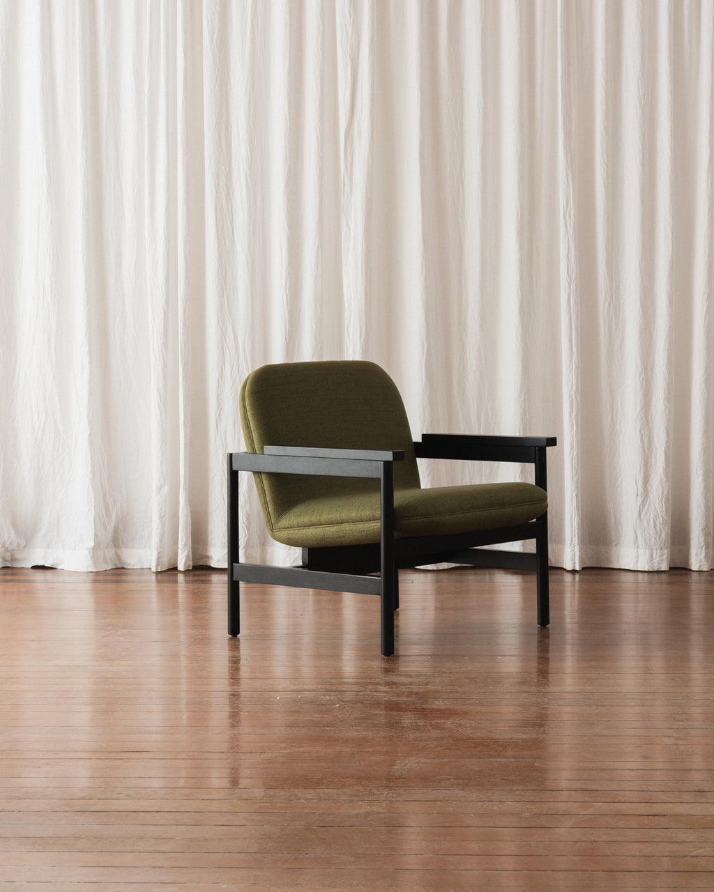 Poltrona com braços Lourdes – Estofada