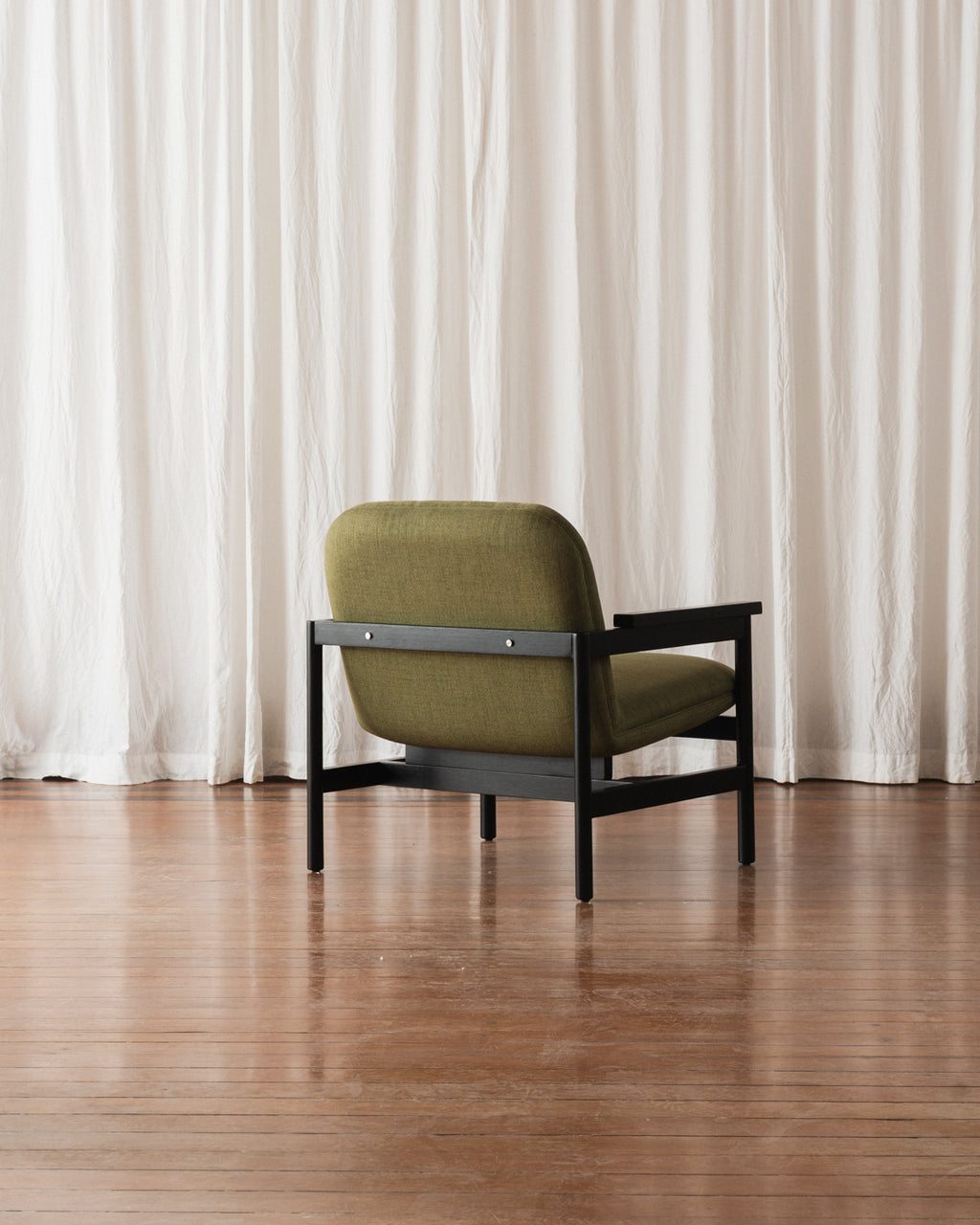 Poltrona com braços Lourdes – Estofada