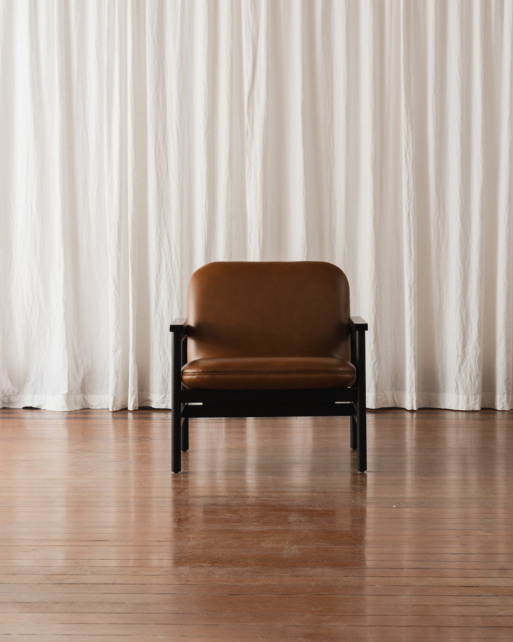 Poltrona com braços Lourdes – Estofada