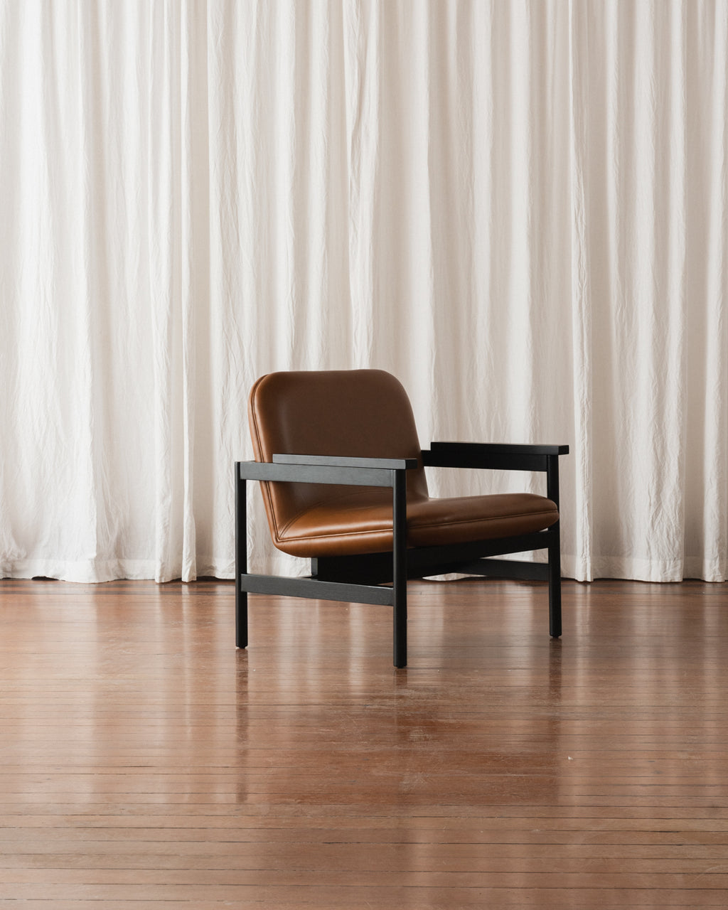 Poltrona com braços Lourdes – Estofada