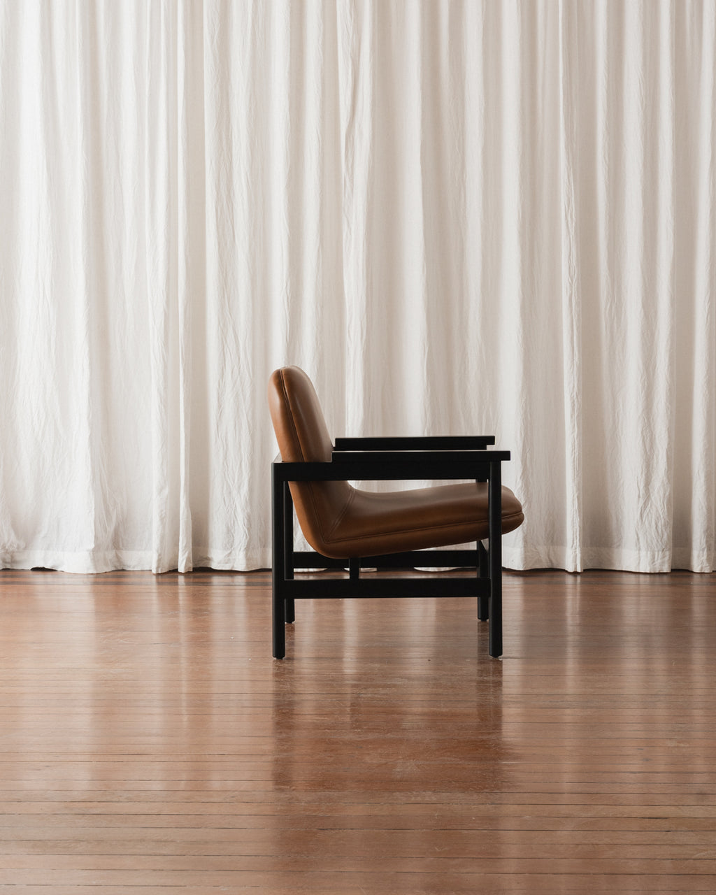 Poltrona com braços Lourdes – Estofada