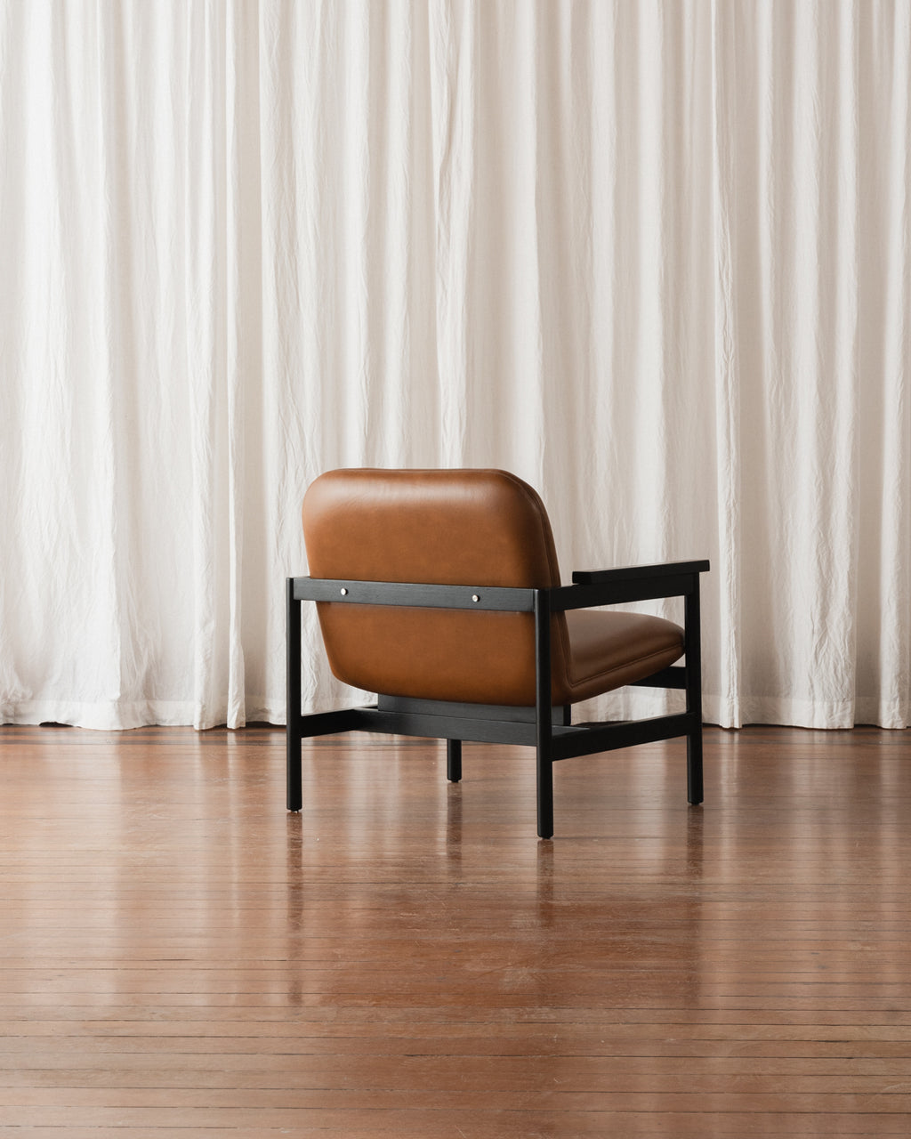 Poltrona com braços Lourdes – Estofada