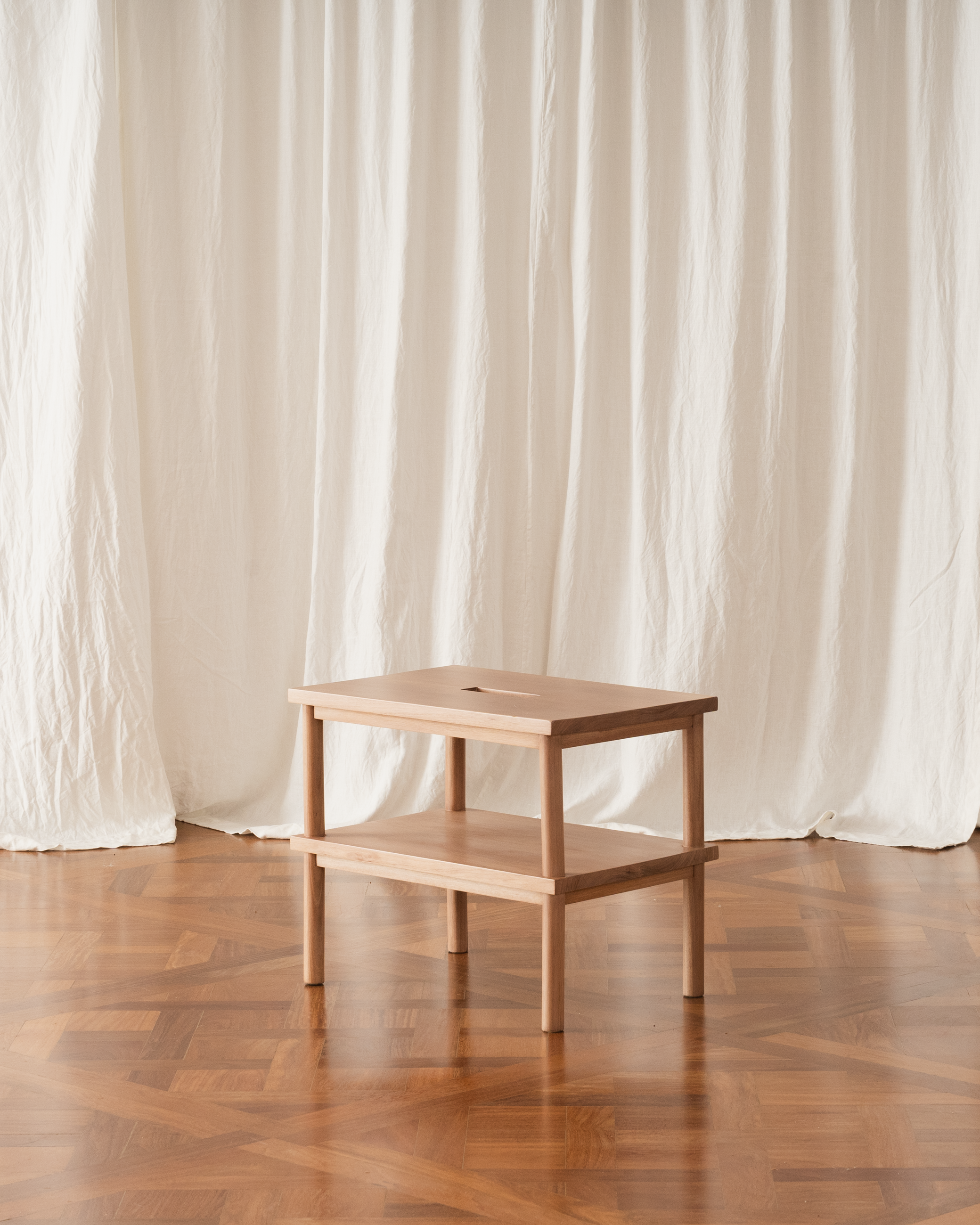 Mesa lateral Pórtico